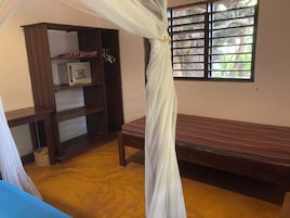 Tree House, Garden View | In-room safe, blackout drapes, iron/ironing board, free WiFi