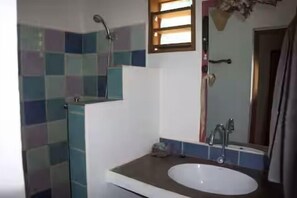 Toallas, jabón, papel higiénico