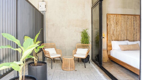 The Sandhaus Suite 2