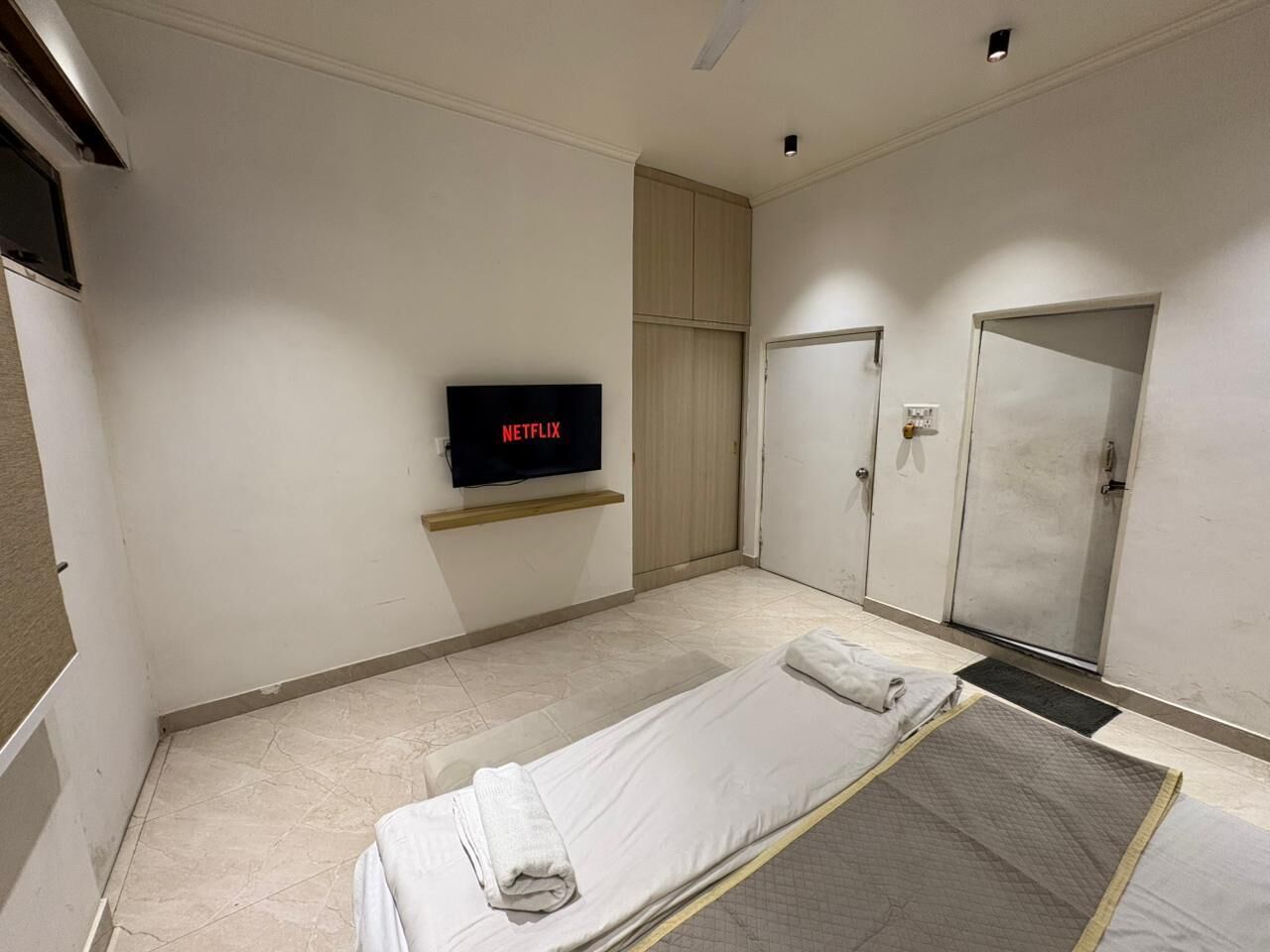 Deluxe Double Room | Laptop workspace, free WiFi