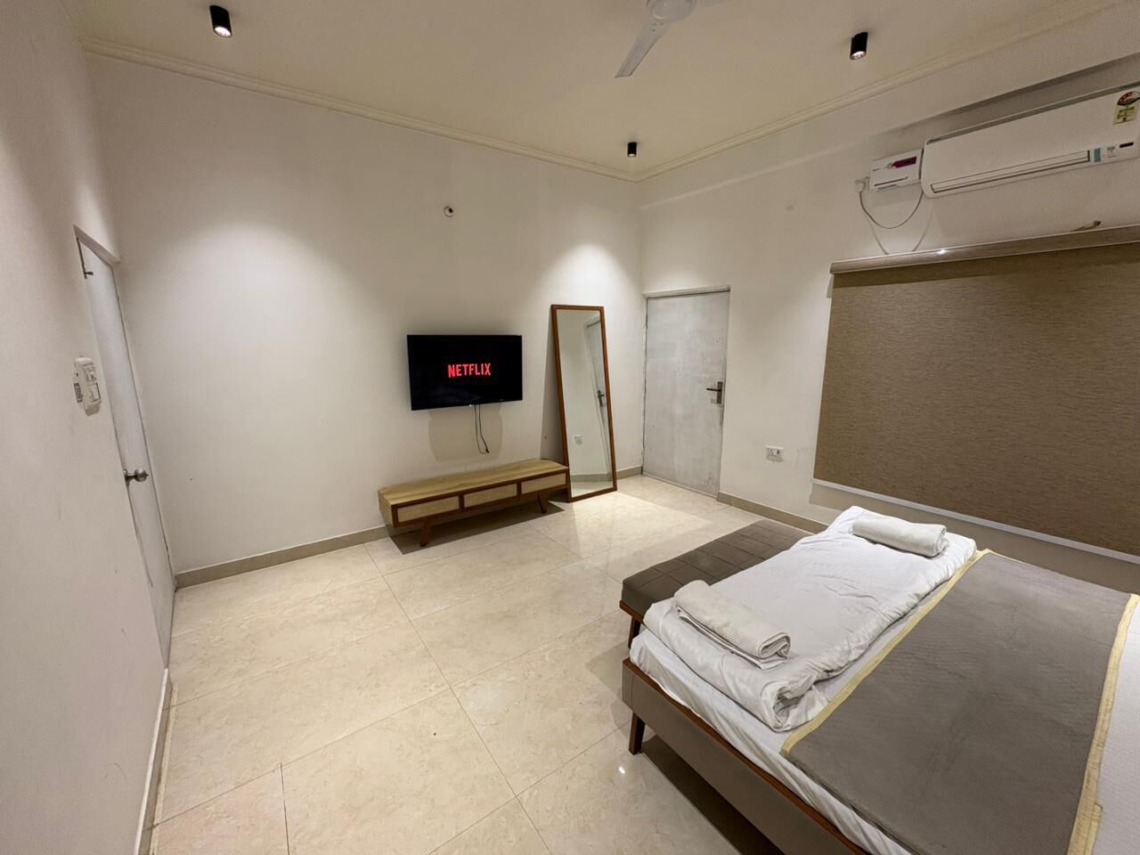 Premium bedding, laptop workspace, free WiFi, bed sheets