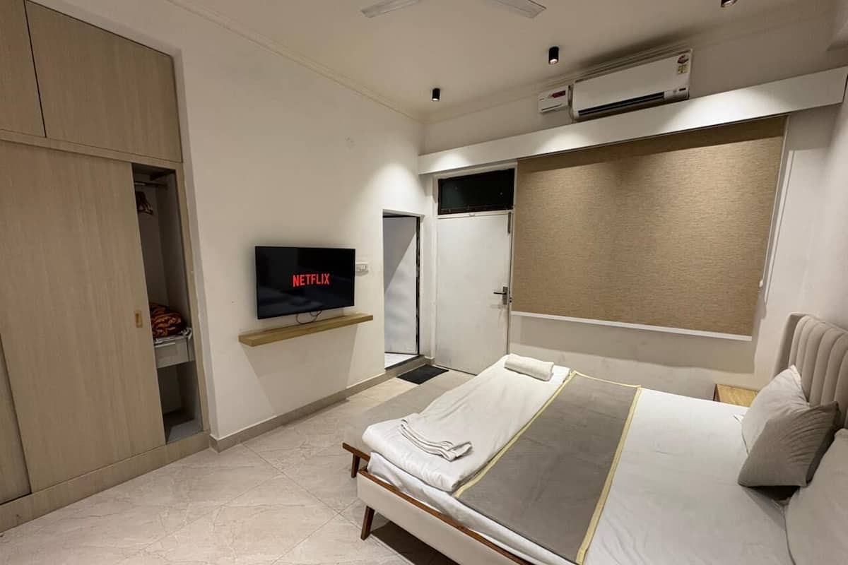 Deluxe Room - Single room in 2BHK | Premium bedding, memory-foam beds, free WiFi, bed sheets