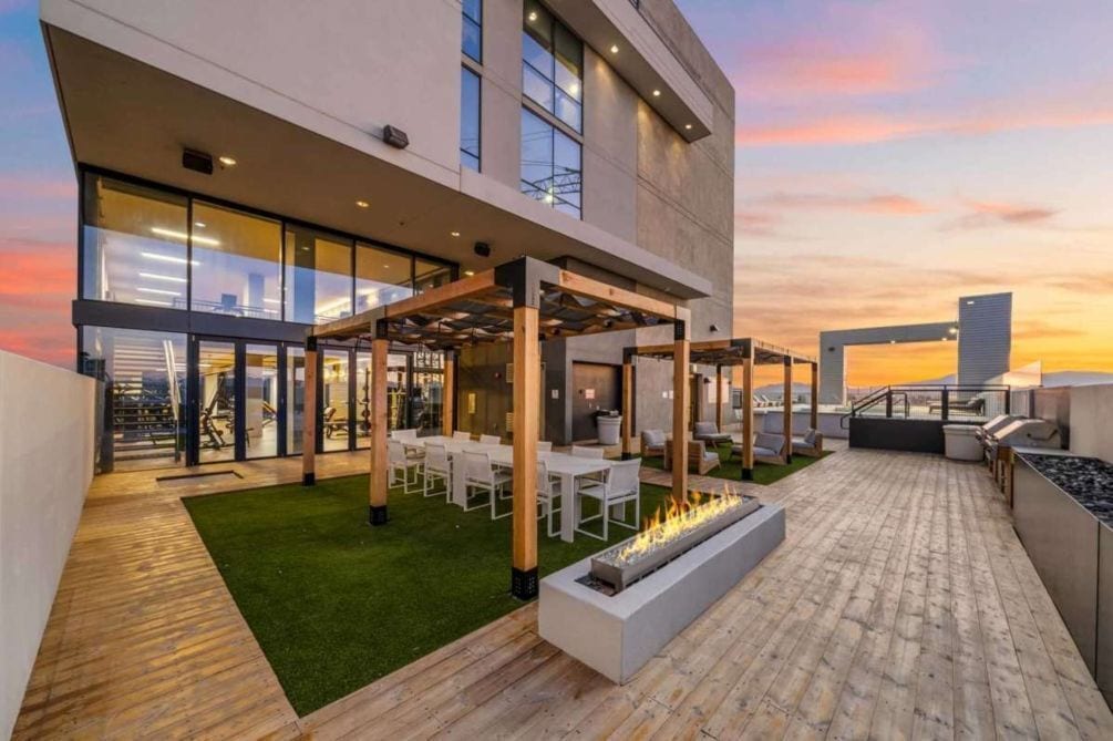 تناول الطعام بالخارج