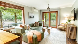 Smart-TV, Kamin, Bücher