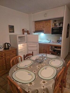 Kühlschrank, Mikrowelle