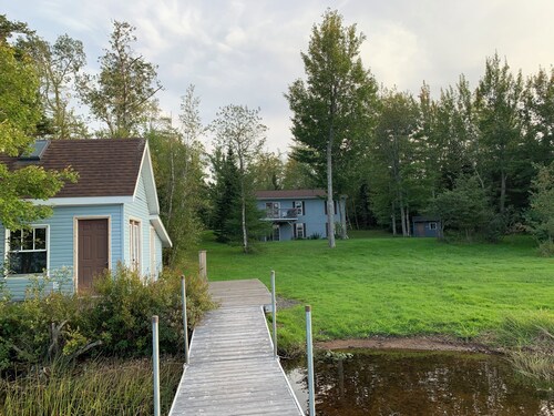 Perfect Lakefront Cottage