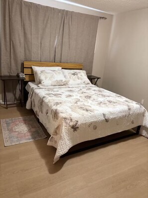 2 bedrooms, iron/ironing board, WiFi, bed sheets - 🏡 Cozy 2-Bedroom Basement Suite | Near Downtown Calgary | Free Parking (Calgary)