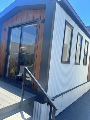 Exterior detail - Cosy retreat near Marina and beach.Prvate deck bbq and access to Inground pool (Shell Cove)