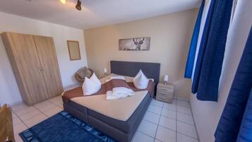 Blackout drapes, soundproofing, free WiFi