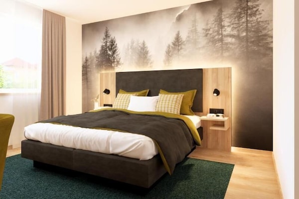 Blackout drapes, soundproofing, free WiFi