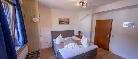 Màn/rèm cản sáng, phòng cách âm, truy cập Internet không dây miễn phí