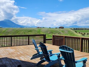 Terrace/patio - Elbow Creek Lodge-Extraordinary 360 degree views (Livingston)