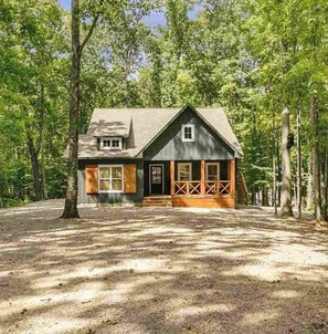 Exterior - Hidden gem near Pickwick Lake. Fire pit, forest, and modern comfort. (Counce)