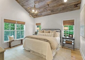3 bedrooms, WiFi, bed sheets - Hidden gem near Pickwick Lake. Fire pit, forest, and modern comfort. (Counce)