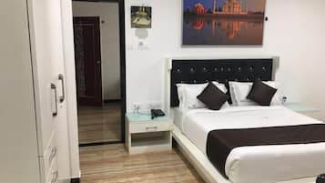 Habitación Deluxe doble | Espacio para trabajar con un portátil y wifi gratis