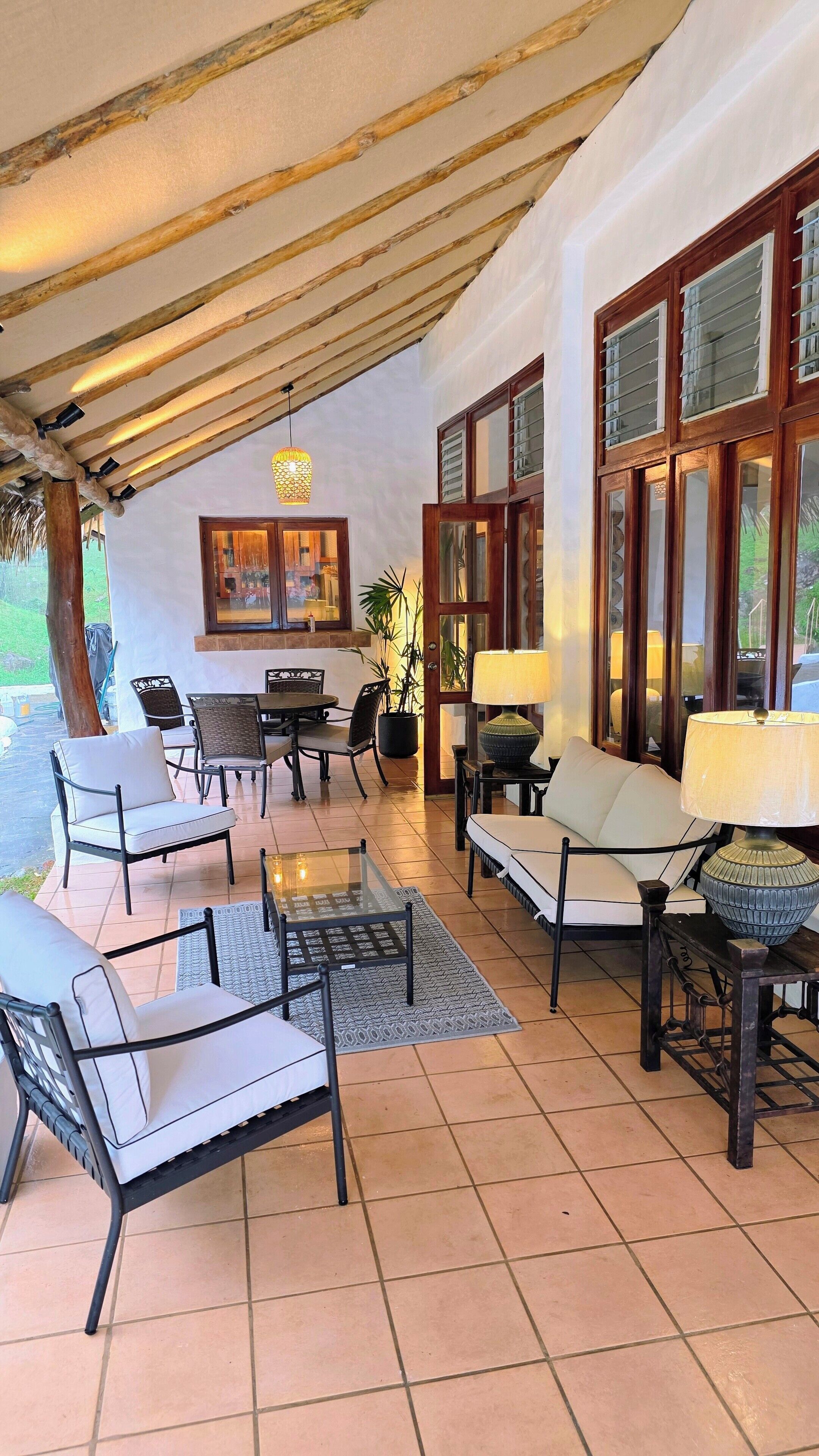 屋外ダイニングエリア