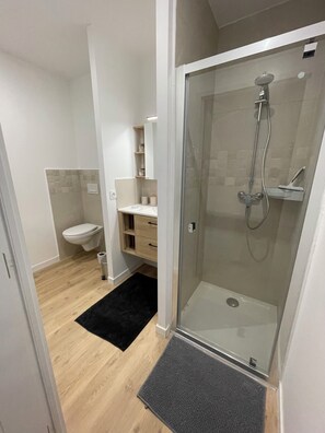 Hair dryer, towels, soap, toilet paper - NEW STUDIO FOR COUPLE - FULLY EQUIPPED - CENTER CARCASSONNE (Carcassonne)