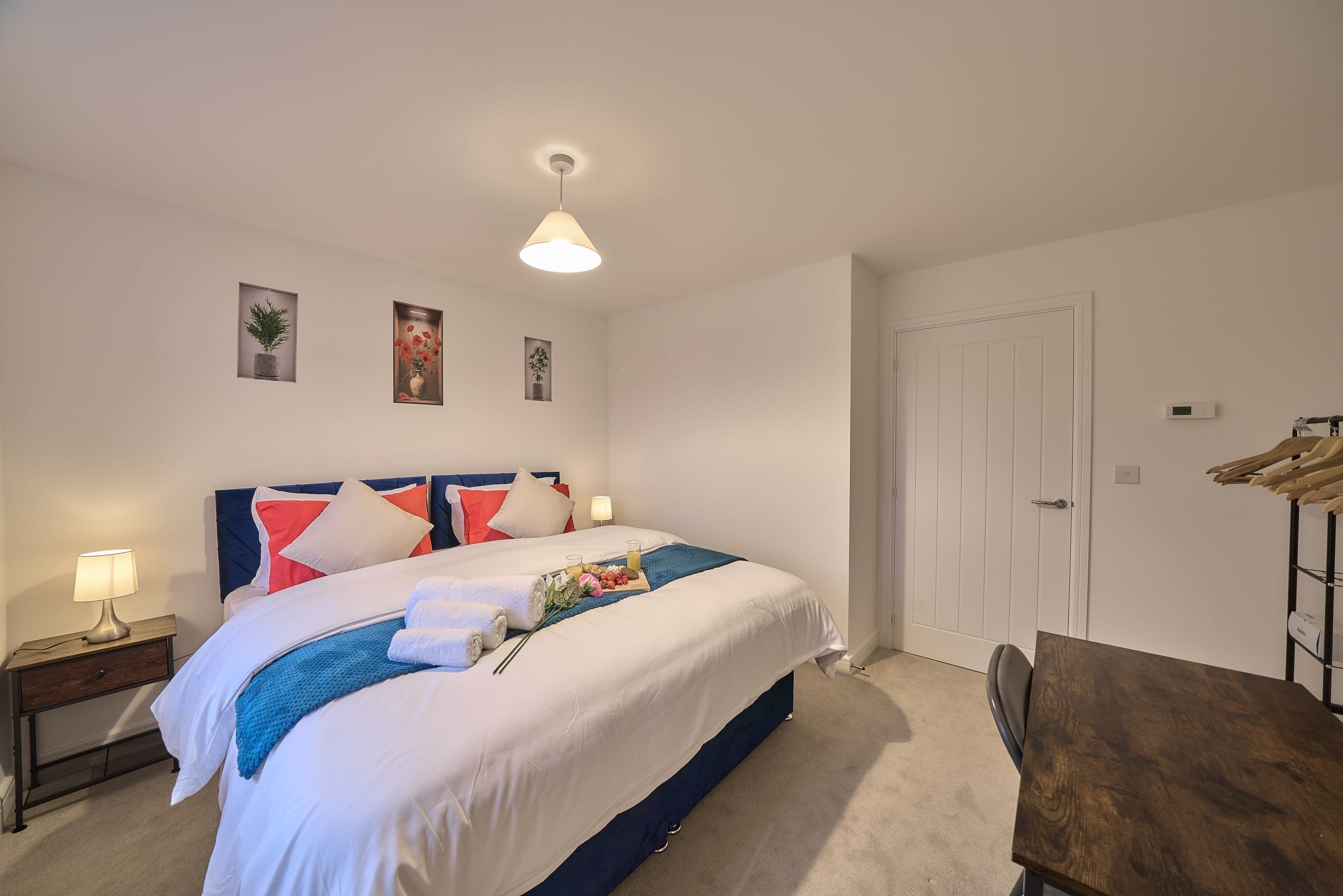 3 bedrooms, iron/ironing board, WiFi, bed sheets