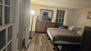 3 bedrooms, iron/ironing board, WiFi, bed sheets - 3bedroom bed & breakfast Heart of Historic Downtown Jersey City 1block from path (Jersey City)