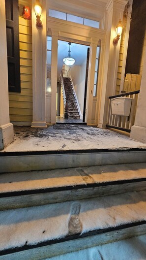 Interior - 3bedroom bed & breakfast Heart of Historic Downtown Jersey City 1block from path (Jersey City)