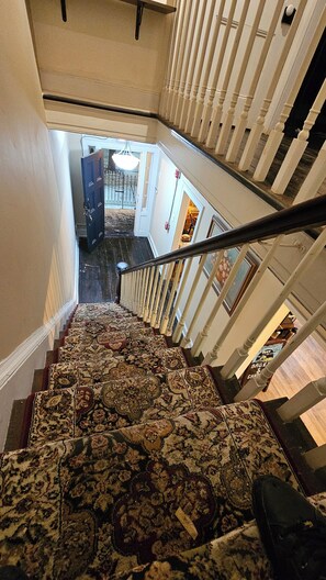 Interior - 3bedroom bed & breakfast Heart of Historic Downtown Jersey City 1block from path (Jersey City)