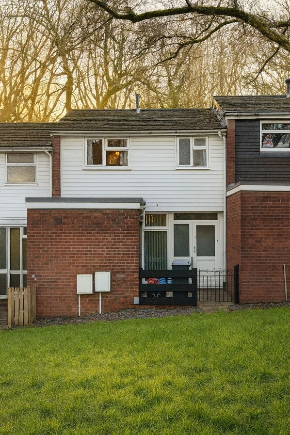 Exterior - 25 Ellwood path (Cardiff)