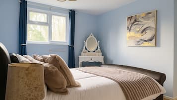 Verduisterende gordijnen, een strijkplank/strijkijzer, gratis wifi