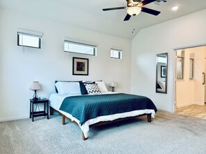 4 bedrooms, iron/ironing board, WiFi, bed sheets