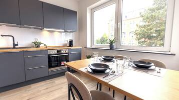 Laptop workspace, free WiFi, bed sheets