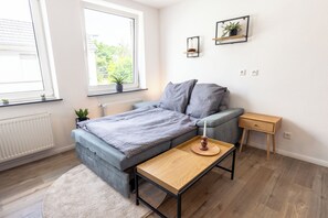 Laptopgeeigneter Arbeitsplatz, kostenloses WLAN, Bettwäsche