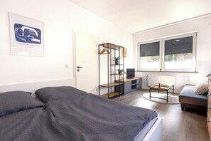 Comfort Triple Room | Laptop workspace, free WiFi - Fachwerk Boutique Hotel by corents (Viersen)