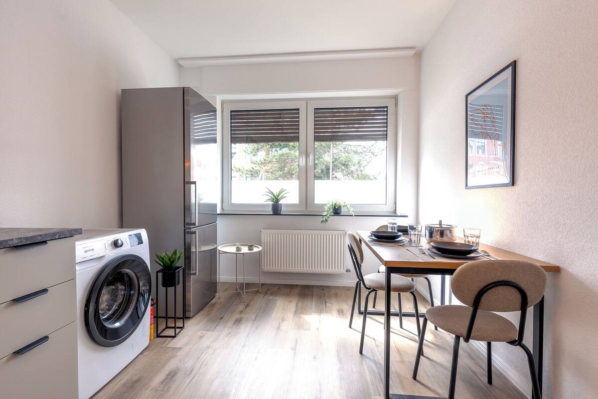 Espacio para trabajar con un portátil, wifi gratis, ropa de cama