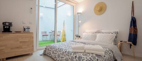 1 habitación, tabla de planchar con plancha, wifi gratis y ropa de cama