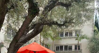 Cozy 1-bedroom condo in peaceful Los Angeles with AC