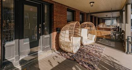 Upscale 5BR Stay by Little Italy, CWRU, & Downtown