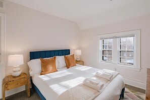 Bügeleisen/Bügelbrett, Reisekinderbett, kostenloses WLAN, Bettwäsche