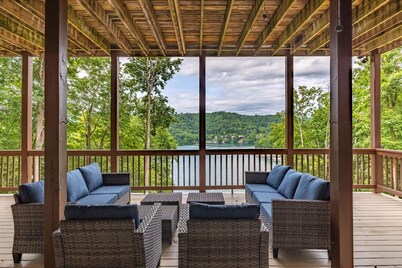 Luxury Lakefront 6BR Mountain Retreat - Double Decker Dock + Tram