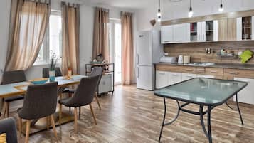 Panoramic Penthouse, Sea View | Seterika/papan seterika, Wi-fi percuma