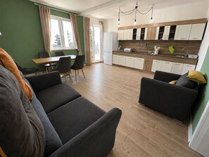 Loftsleilighet – panorama, sjøutsikt | Oppholdsområde