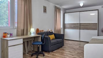 Panoramic Penthouse, Sea View | Seterika/papan seterika, Wi-fi percuma