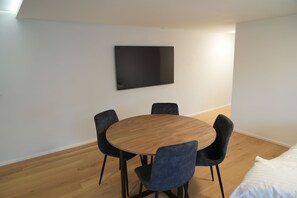 Dining - LEVA Suite - Near Grindelwald, Engelberg, Interlaken, Lucerne & Andermatt (Sarnen)