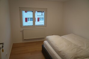 2 bedrooms, WiFi, bed sheets - LEVA Suite - Near Grindelwald, Engelberg, Interlaken, Lucerne & Andermatt (Sarnen)