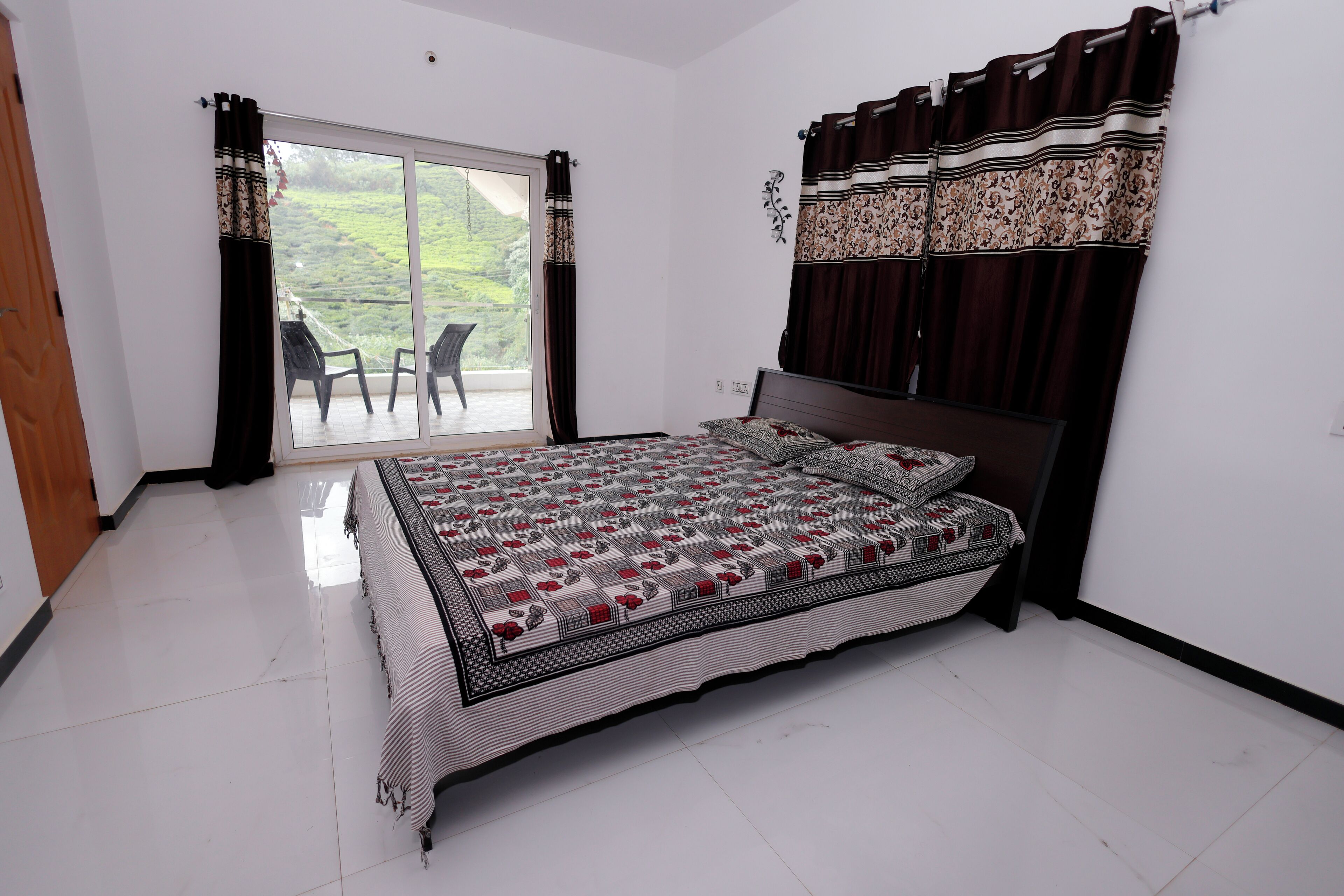 4 bedrooms, iron/ironing board, free WiFi, wheelchair access