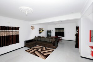 Smart TV - Adventure Home stay - OOTY - A private 4 BHK Villa (Ooty)