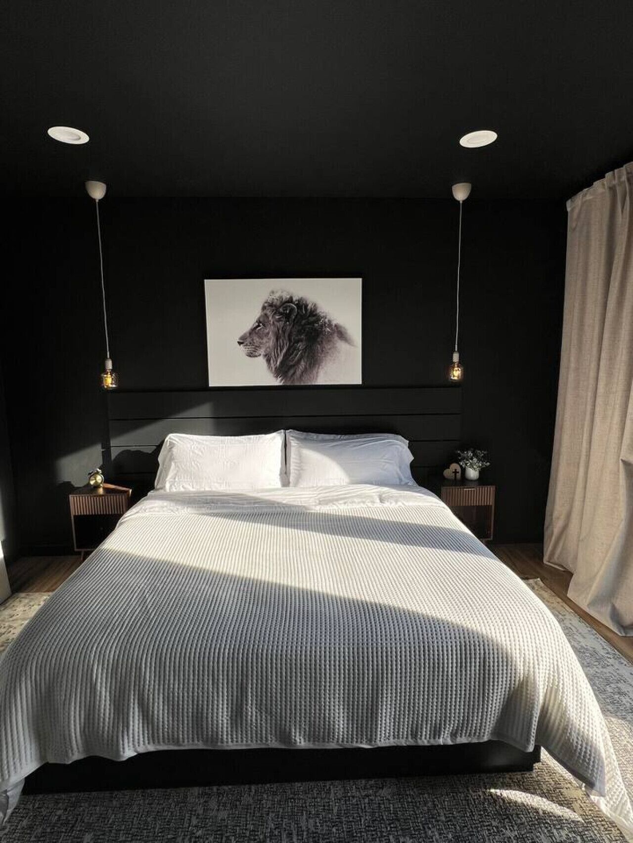 4 bedrooms, desk, iron/ironing board, WiFi