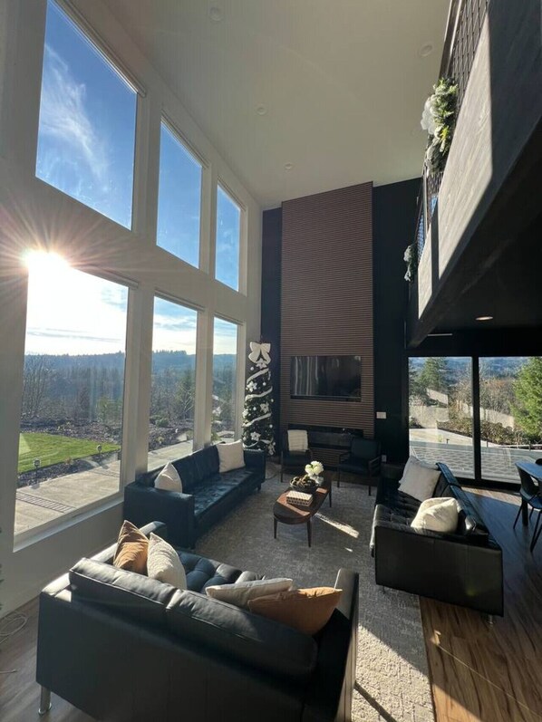 TV, video games, ping pong - Modern Sanctuary with Mountain Views and Spa (Castle Rock)