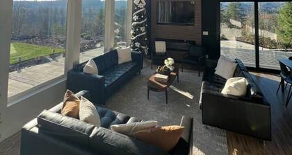 Modern Sanctuary with Mountain Views and Spa