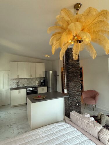 Cool and Cozy 1-bedroom studio in charming Cleveland