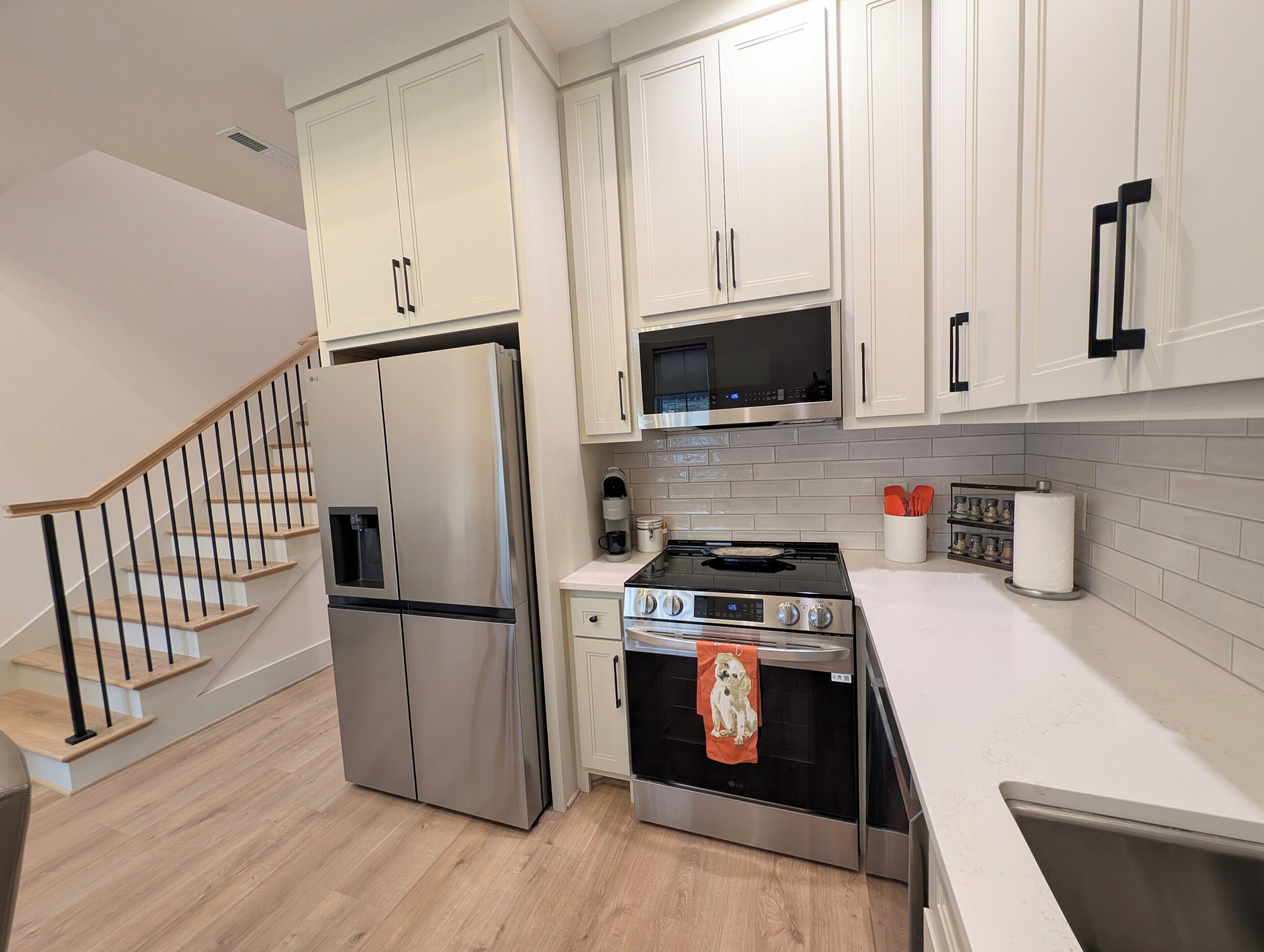 Micro-ondes, four, plaque de cuisson, lave-vaisselle