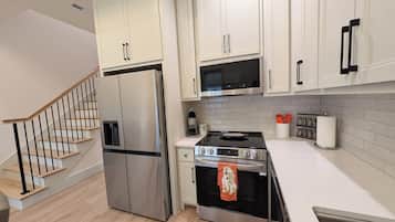 Micro-ondes, four, plaque de cuisson, lave-vaisselle